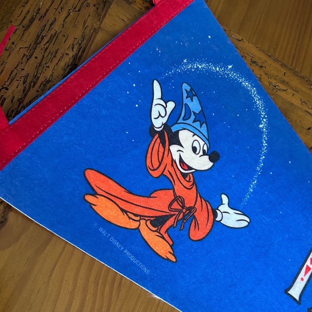 LIKE NEW! Vintage Disneyworld Mickey Fantasia Fantasyland Felt Pennant - Picture 6 of 7